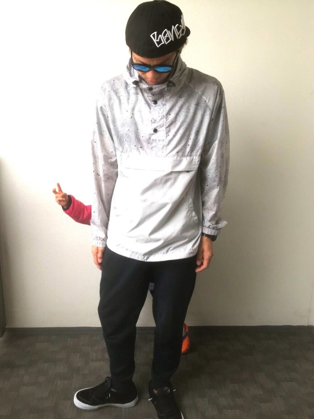 「ストリート、スケータースタイル、ootd、HUF、stussy、VANS、フォローミー、おしゃれさんと繋がりたい」｜「stussy×neighborhoodのアイテム（キャップ、ブラック系）」を使った、魔裟さん（メンズ・180cm）の秋コーディネートの1枚目の写真
