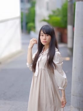 「Ray BEAMS（レイビームス）のアイテム（ワンピース、ベージュ系）」を使った、園崎みゆさん（レディース・153cm）の春コーディネート