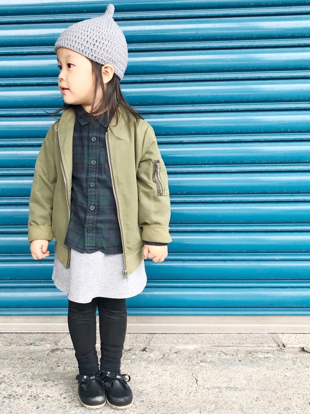 「GLOBAL WORKの【ジュニア】ＭＡ－１/１６ＦＷ/726586（MA-1、グリーン系）」を使った、ch yuさん（キッズ・90cm）の春コーディネートの1枚目の写真