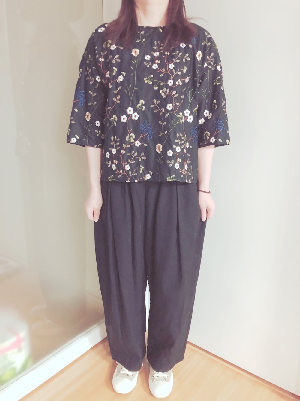 yuni（ユニ ）の「◎草花多色刺繍 ノーカラーブラウス（シャツ