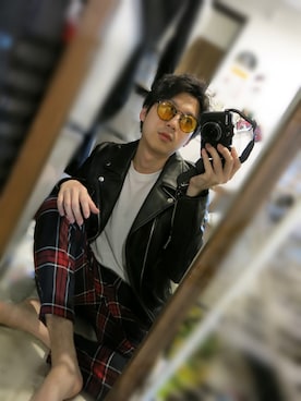 「カラーサングラス」｜「アイテム（ライダースジャケット）」を使った、レイさん（メンズ・168cm）の秋コーディネート