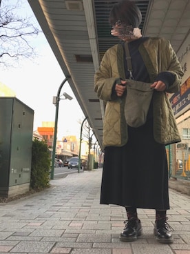 「黒スカート」｜「アイテム（ノーカラージャケット）」を使った、momoさん（レディース・161cm）の冬コーディネート