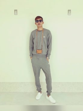 「MONCLER（モンクレール）のアイテム（チノパンツ）」を使った、Kinlongさん（メンズ・186cm）の夏コーディネート