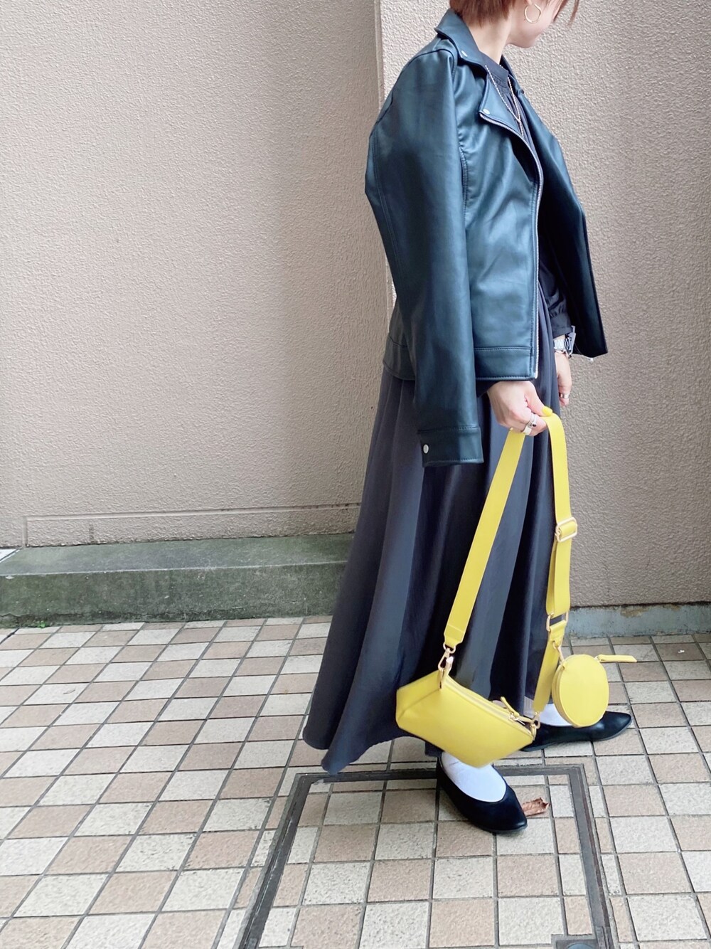 「レザージャケット、ライダース、ワンピース、オトナカジュアル、モノトーン、はるコーデ、ママコーデ」｜「ELENCARE DUEの・【ELENCARE DUE】 ノーカラーライダース＊（ライダースジャケット、ブラック系）」を使った、みさん（レディース・150cm）の冬コーディネートの1枚目の写真