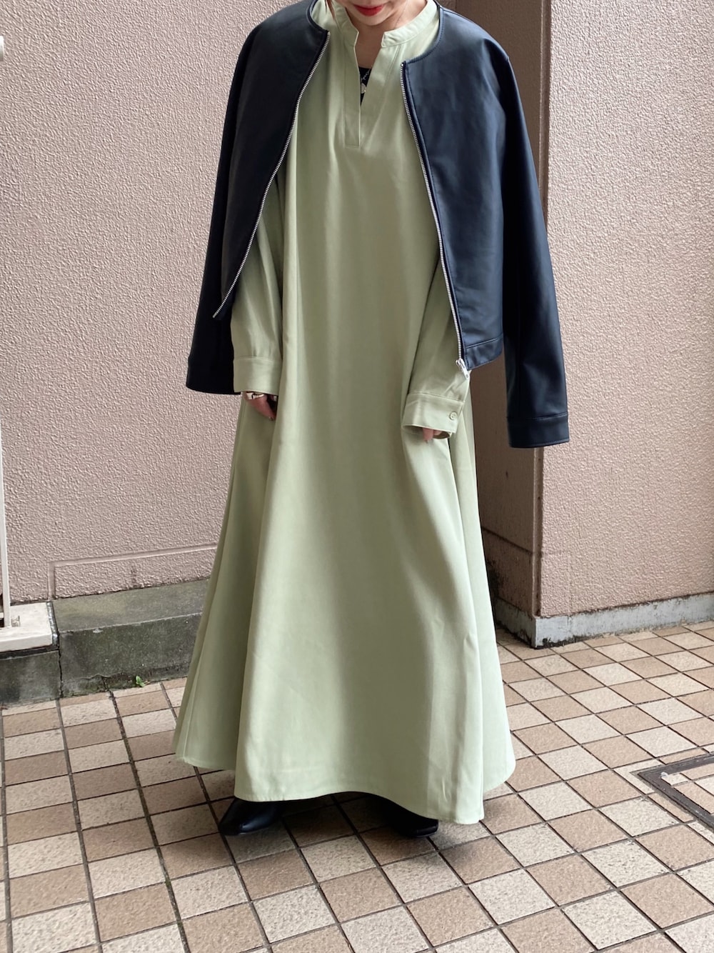 「ゆるコーデ、ノーカラージャケット、レザージャケット、はるコーデ、低身長、大人カジュアル、春カラースタイル」｜「Green　Parksの・ELENCARE DUE ﾉｰｶﾗｰﾌﾞﾙｿﾞﾝ＊（ブルゾン、ブラック系）」を使った、みさん（レディース・150cm）の春コーディネートの1枚目の写真