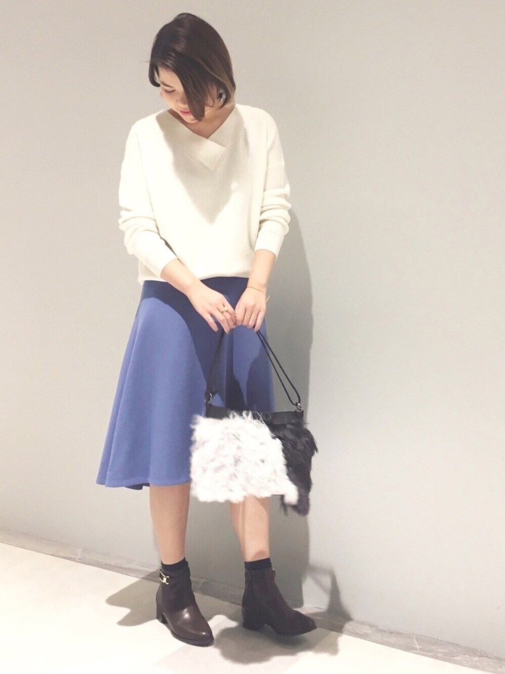 「大人ガーリー、大人カジュアル、きれいめカジュアル、キレイめ、リヴドロワ、RIVEDROITE、秋のコーデ、秋コーデ、秋服、スカート」｜「RIVE DROITEのベルト付ショートブーツ（ブーティ、ブラウン系）」を使った、asuka.kさん（レディース・160cm）の秋コーディネートの1枚目の写真