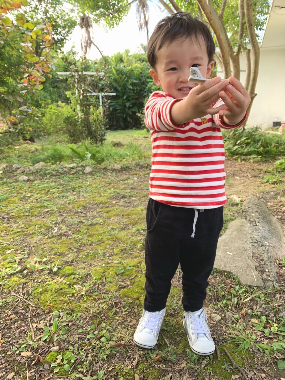 「2歳、男の子コーデ、キッズコーデ、赤ボーダー、シルバーシューズ」｜「Birthdayのアイテム（Tシャツ/カットソー、レッド系）」を使った、HR.さん（レディース・158cm）の冬コーディネートの1枚目の写真