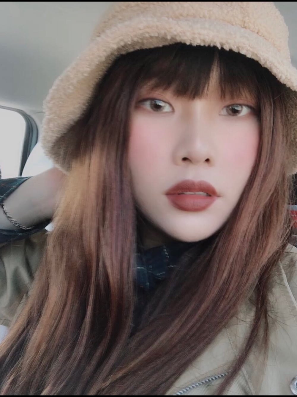 「SELFIE」｜「H:CONNECTのアイテム（ジャケット/アウター、ベージュ系）」を使った、Hsuanさん（レディース・163cm）の秋コーディネートの1枚目の写真