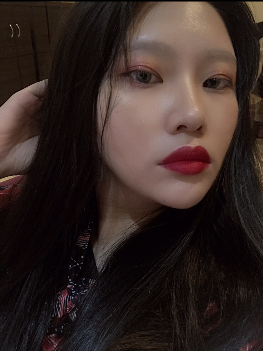 「SELFIE」｜「GIORGIO ARMANIのアイテム（ファンデーション、レッド系）」を使った、Hsuanさん（レディース・163cm）の秋コーディネートの1枚目の写真