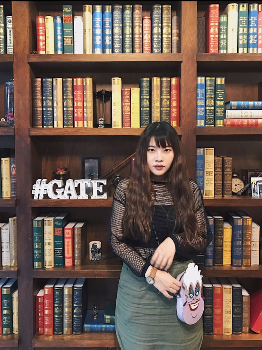 「ZARAのアイテム（シャツ/ブラウス、ブラック系）」を使った、Hsuanさん（レディース・163cm）の秋コーディネートの1枚目の写真