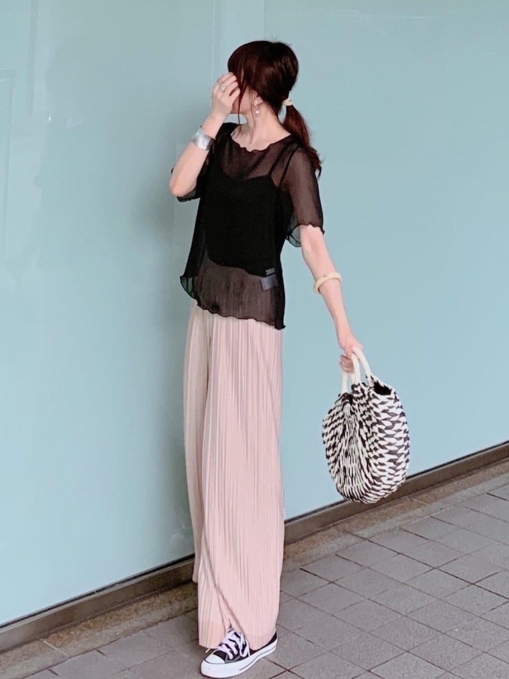 「しまむら、しまむらコーデ、リラックススタイル、GRL、シアー、プリーツパンツ、大人カジュアル、シアートップス、シースルー」｜「GRLのアイテム（シャツ/ブラウス、ホワイト系）」を使った、minmin08_さん（レディース・160cm）の夏コーディネートの1枚目の写真