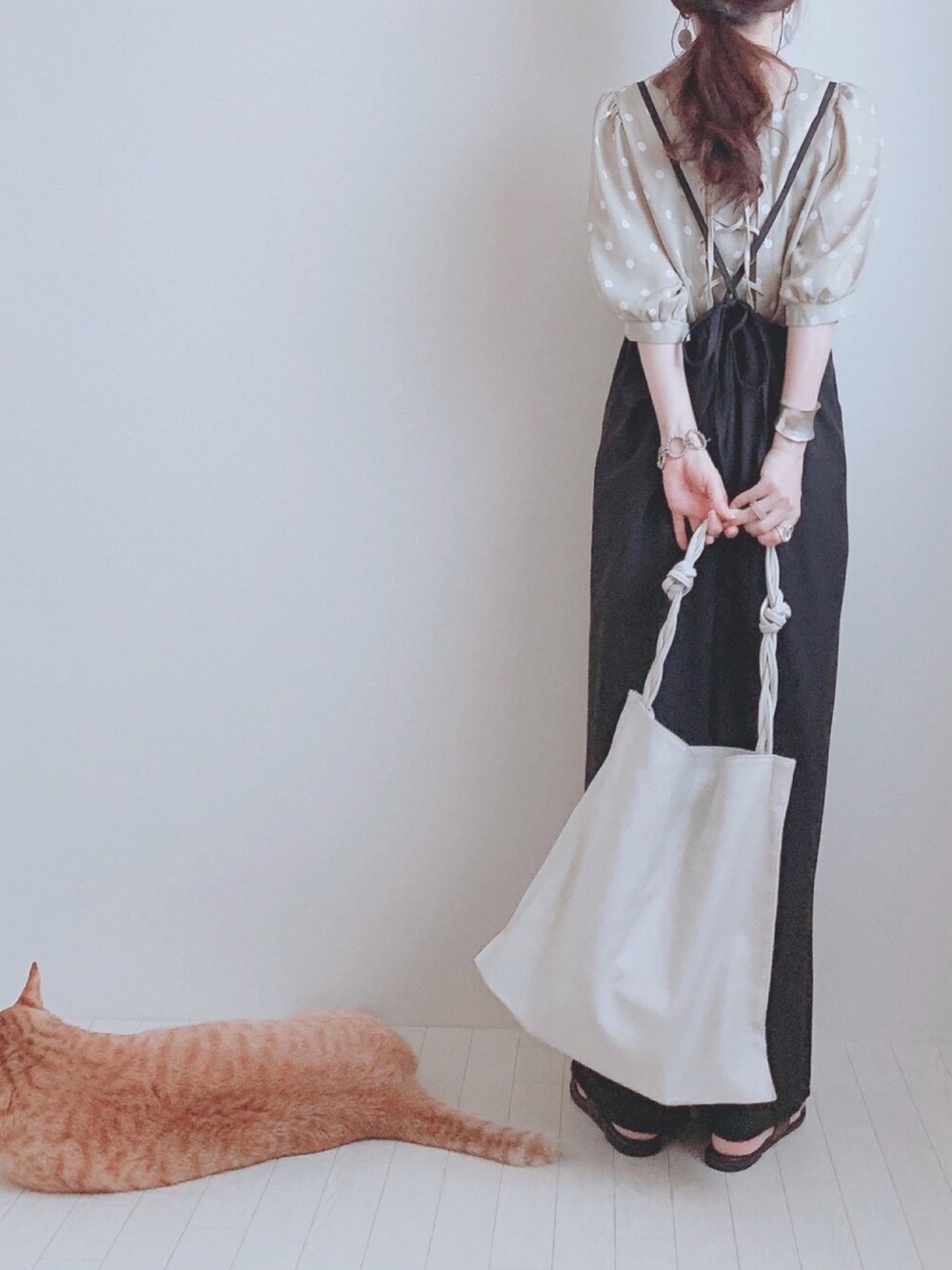 「しまむら、レースアップ、ドット、ボリューム袖、サロペット、バックリボン、オトナカジュアル、大人かわいい、くすみカラー、ゆるコーデ」｜「しまむらのアイテム（トップス、グリーン系）」を使った、minmin08_さん（レディース・160cm）の夏コーディネートの1枚目の写真