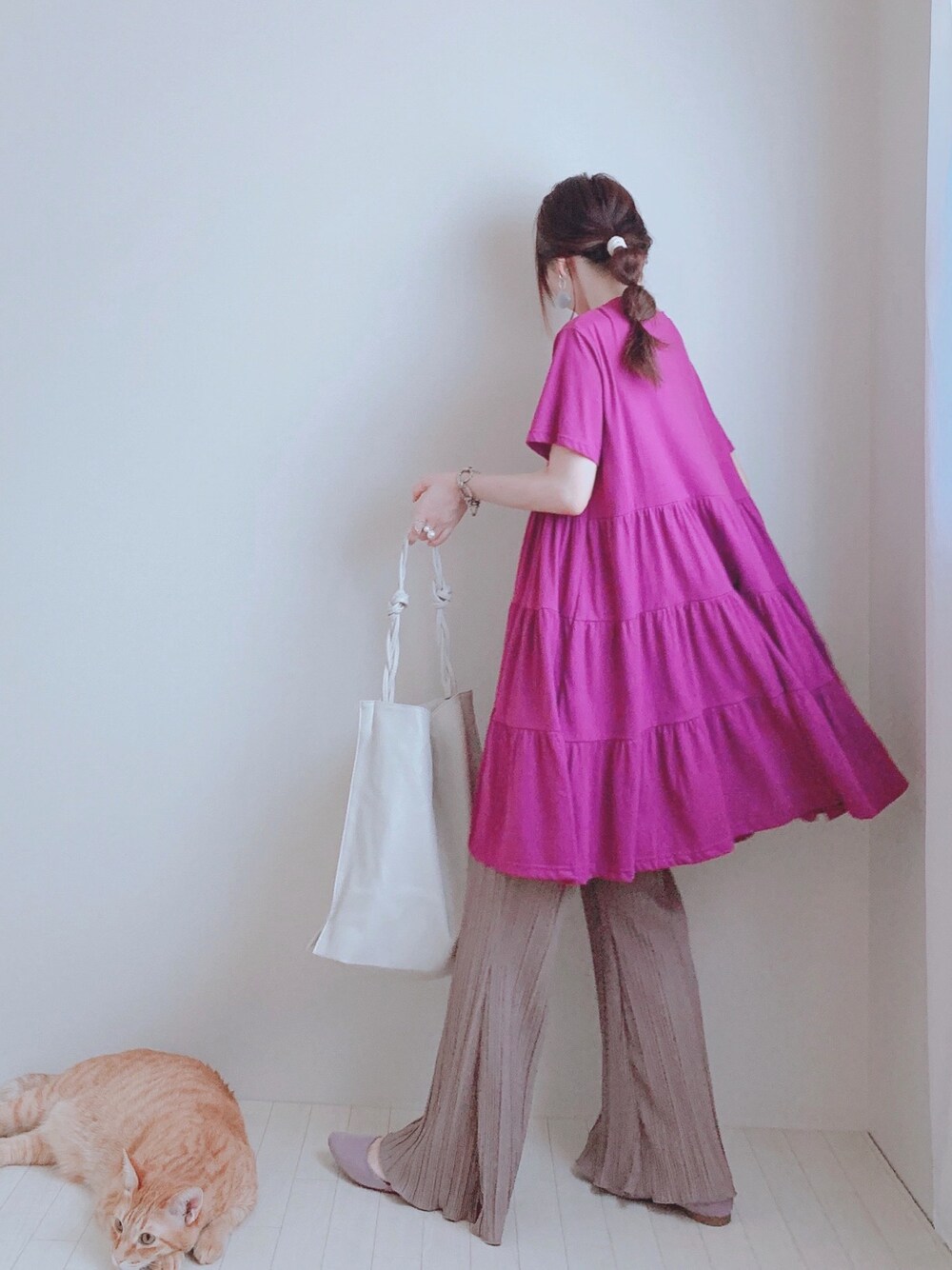 「ティアード、しまむら、GU、マシュマロパンプス、プリーツパンツ、パープル、オトナカジュアル、ゆるコーデ」｜「REAL STYLEのアイテム（トップス、ホワイト系）」を使った、minmin08_さん（レディース・160cm）の夏コーディネートの1枚目の写真
