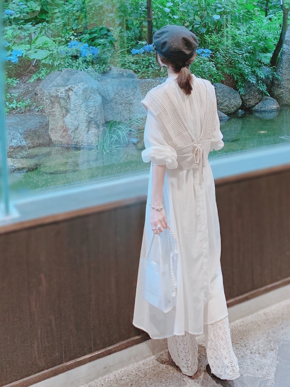「しまむら、しまむらコーデ、しまパト、シャツワンピ、ビスチェ、透かし編みパンツ、クリアバッグ、足袋バレエ、夏コーデ、プチプラ」｜「しまむらのアイテム（シャツワンピース、ホワイト系）」を使った、minmin08_さん（レディース・160cm）の夏コーディネートの1枚目の写真