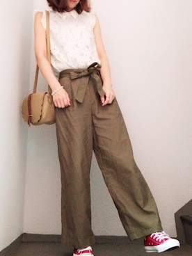 「UNIQLO（ユニクロ）のベルテッドリネンコットンワイドパンツ（丈長め73cm）+EC（その他パンツ、グリーン系）」を使った、megumiさん（レディース・165cm）の春コーディネート