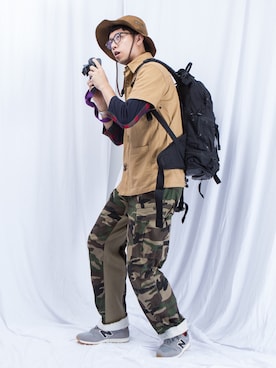 「BURTON（バートン）のアイテム（バックパック/リュック）」を使った、周泽军さん（メンズ・174cm）の秋コーディネート
