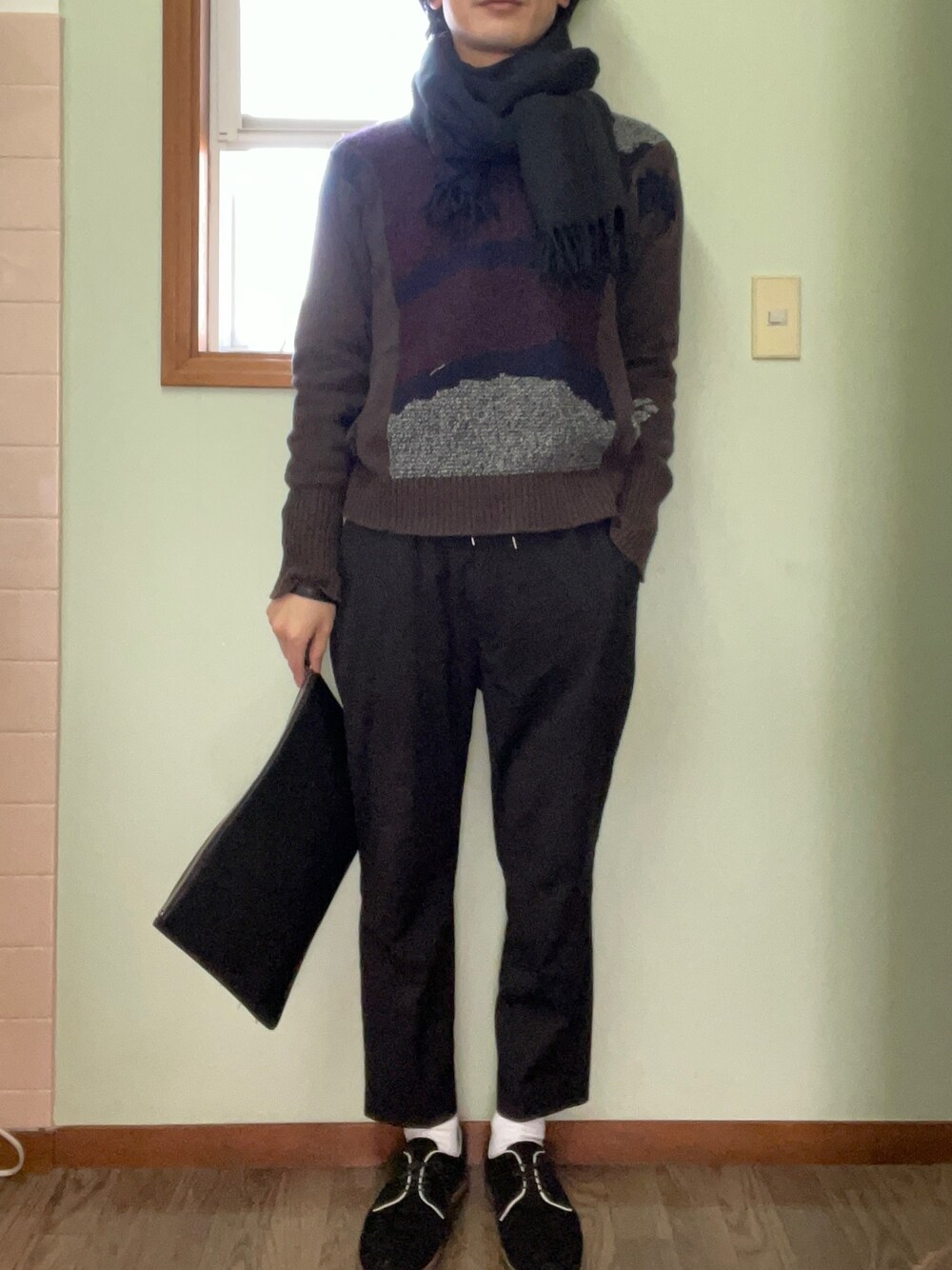 「LANVIN en Bleuのハンド刺繍 クルーネックニット（ニット/セーター、ブラウン系）」を使った、optimisticsさん（メンズ・175cm）の春コーディネートの1枚目の写真