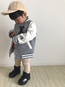 「アイテム（スタジャン、グレー系）」を使った、catJr.さん（キッズ・90cm）の冬コーディネート