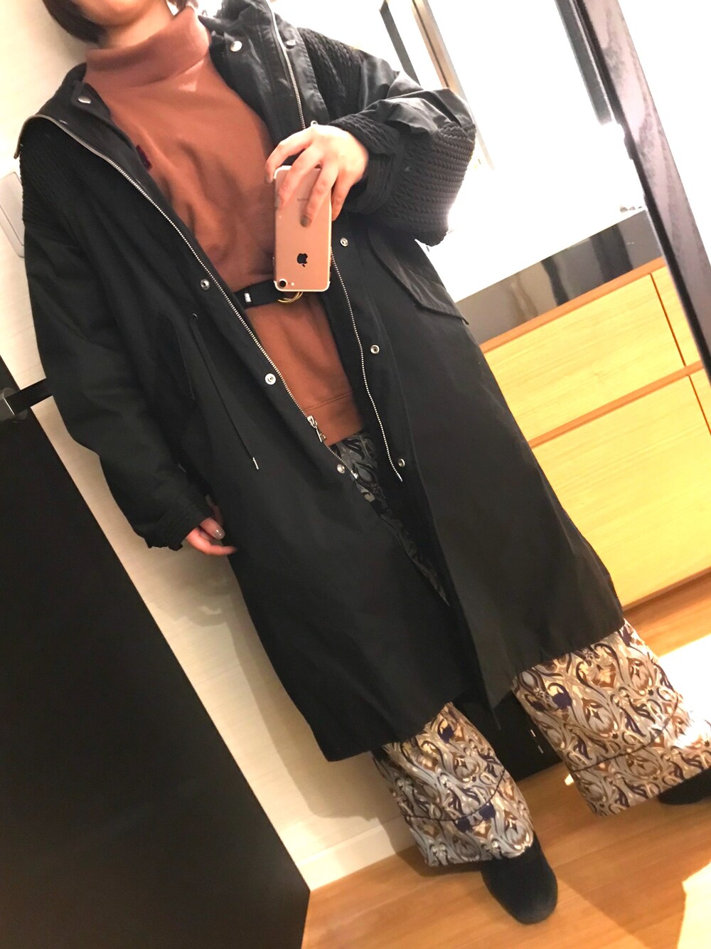 「大人カジュアル、冬コーデ、スウェット、柄パンツ、HARE、Lily Brown、niko and ...、Hawkins」｜「HAREのキリカエライナーモッズコート(HARE)（モッズコート、ブラック系）」を使った、Natsuさん（レディース・155cm）の冬コーディネートの1枚目の写真
