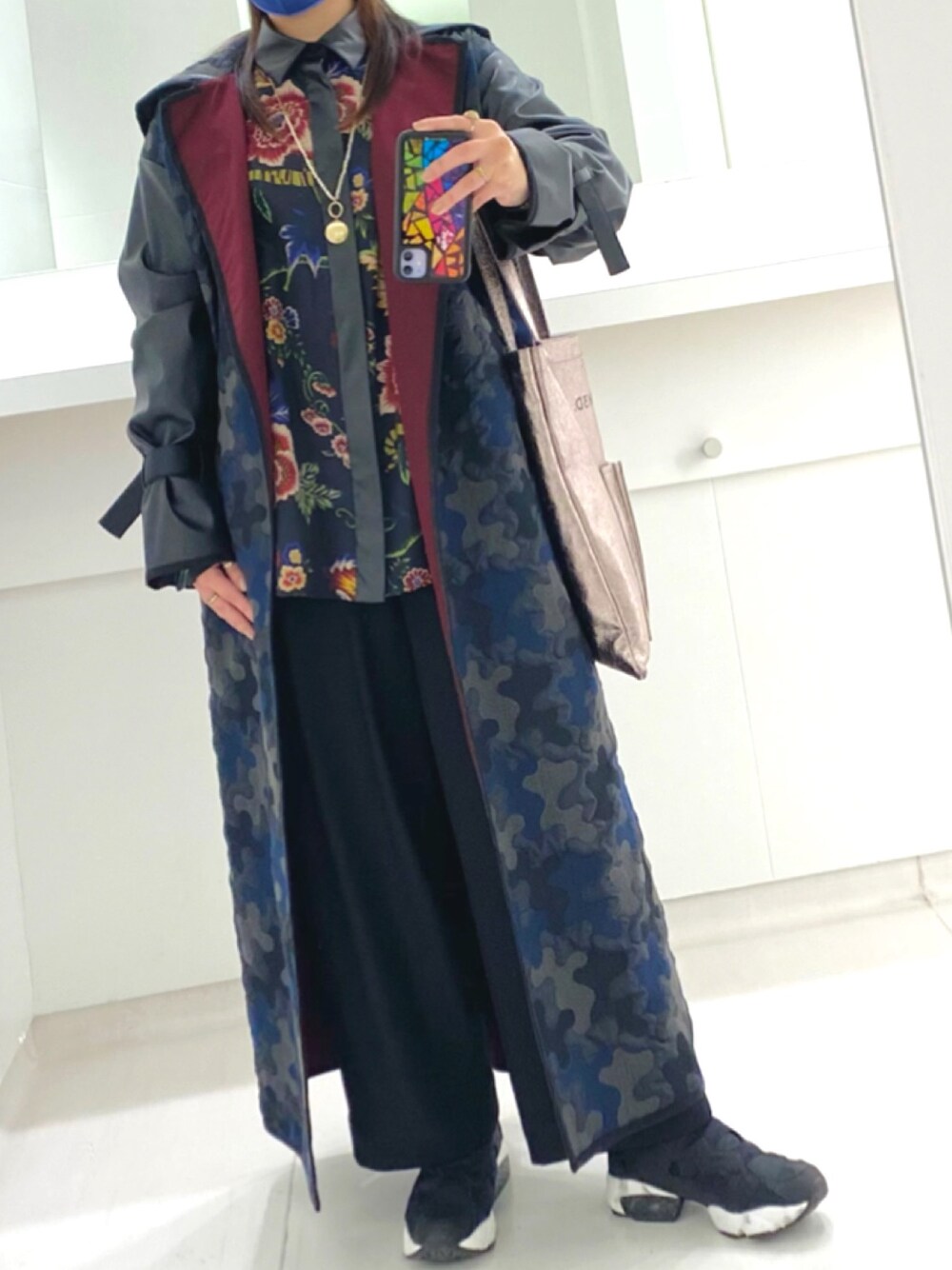 「休日スタイル、オトナ女子、低身長、新年一発目、柄シャツ、スニーカー、インスタポンプフューリー、Lois CRAYON、reebok、UN3D.」｜「Reebokのインスタポンプフューリー OG  [INSTAPUMP FURY OG] リーボック（スニーカー、ブラック系）」を使った、Natsuさん（レディース・155cm）の冬コーディネートの1枚目の写真