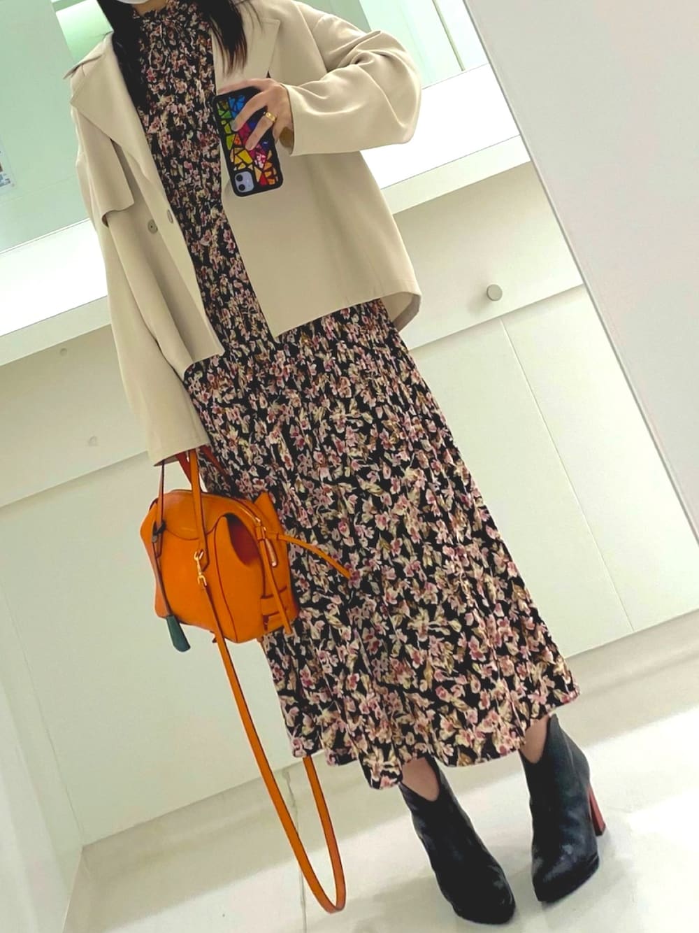 「休日コーデ、大人ガーリー、オトナ女子、ワンピース、低身長、snidel、Tory Burch、rope mademoiselle、MANA」｜「SNIDELのパフスリプリントワンピース（ワンピース、ブラック系）」を使った、Natsuさん（レディース・155cm）の冬コーディネートの1枚目の写真