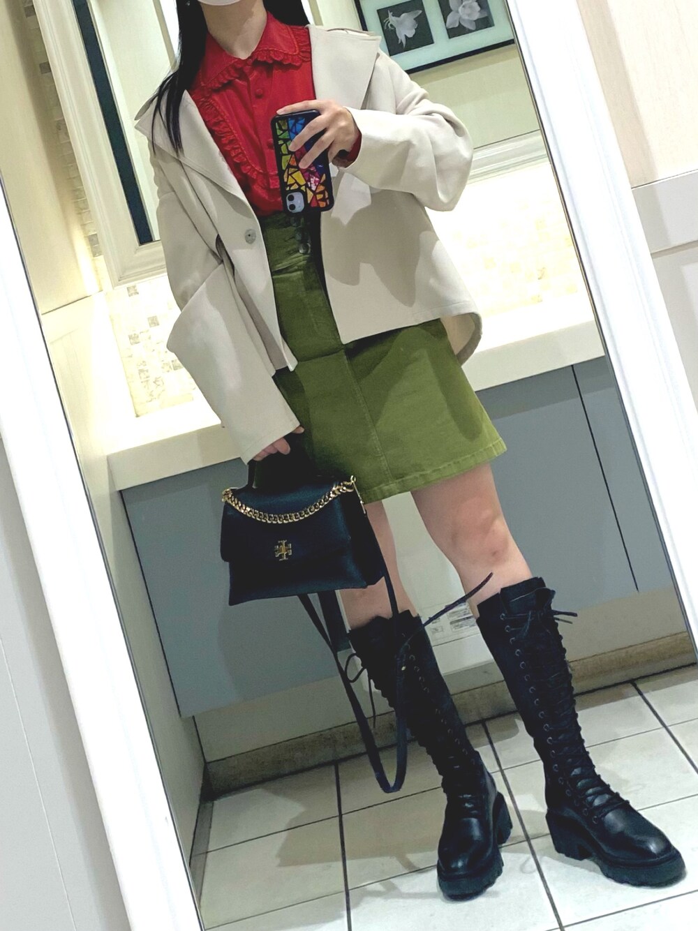 「休日スタイル、春コーデ、スカート、オトナ女子、低身長、rope mademoiselle、Lois CRAYON、moussy、Tory Burch、ASH」｜「ASHの【MADMAX】BL レースアップロングブーツ（ブーツ、ブラック系）」を使った、Natsuさん（レディース・155cm）の春コーディネートの1枚目の写真