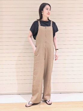 コットンリネンデッキサロペットを使った人気ファッション