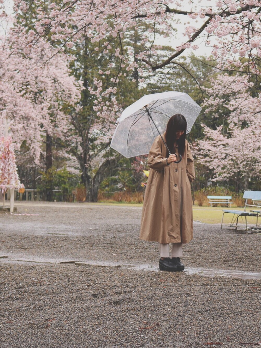 「休日スタイル、カラーパンツ、春、トレンチコート、セレクトモカ(select MOCA)、SENSE OF PLACE by URBAN RESEAR」｜「select MOCAのアイテム（トレンチコート、ベージュ系）」を使った、moepiさん（レディース・160cm）の春コーディネートの1枚目の写真