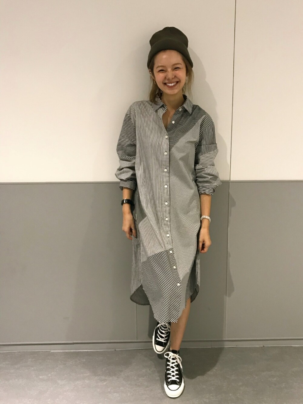 「CONVERSE TOKYO、カジュアル、コンバース」｜「CONVERSE TOKYOのCONVERSE TOKYO/コンバーストウキョウ ニットキャップ（ニットキャップ/ビーニー、グリーン系）」を使った、MIOさん（レディース・163cm）の秋コーディネートの1枚目の写真
