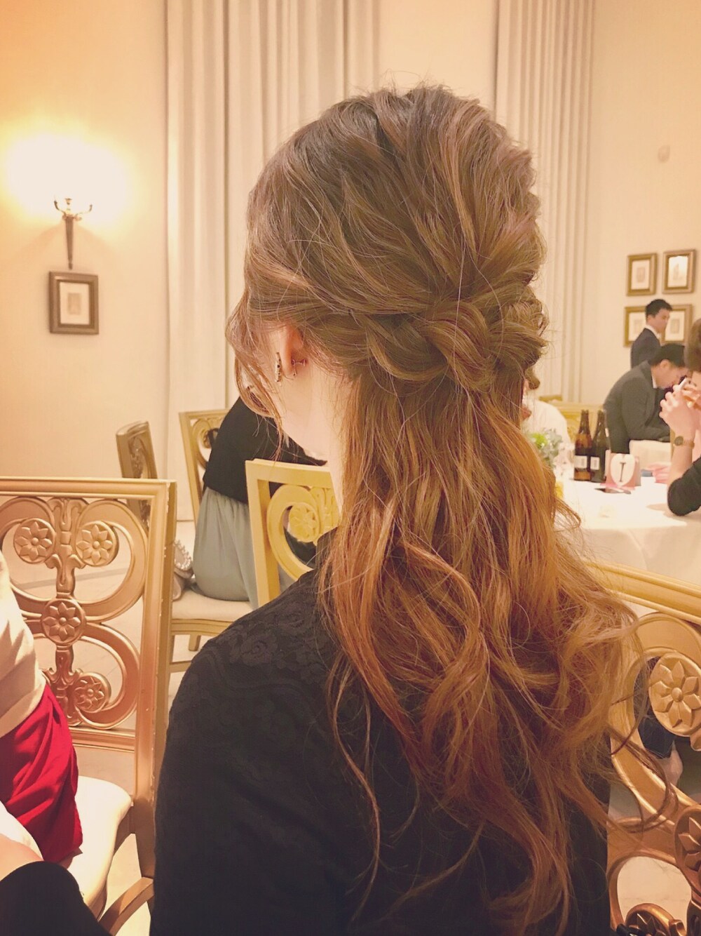「結婚式ヘアアレンジ、結婚式ヘア、パーティヘアスタイル、ヘアアレンジ、結婚式、披露宴、結婚式二次会スタイル、結婚式二次会、編み込みヘア、結婚式 ワンピース」｜「RESEXXYのレース切り替えタイトワンピース（ワンピース、ブラック系）」を使った、MADOKAさん（レディース・161cm）の冬コーディネートの1枚目の写真