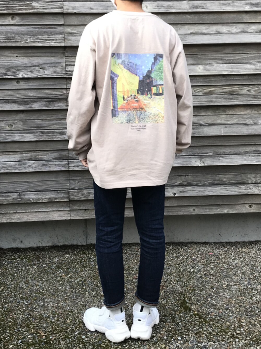 「秋のコーデ、ビッグシルエット、アートTシャツ、ロンT、デニム、zozoデニム、ラインソックス、スニーカー、NIKE、おしゃれさんと繋がりたい」｜「HARUSAKUのHARUSAKU / 足袋 Single Back Line Half Socks:ハルサクタビシングルバックラインハーフソックス（ソックス/靴下、ホワイト系）」を使った、おぐさん（メンズ・156cm）の秋コーディネートの1枚目の写真