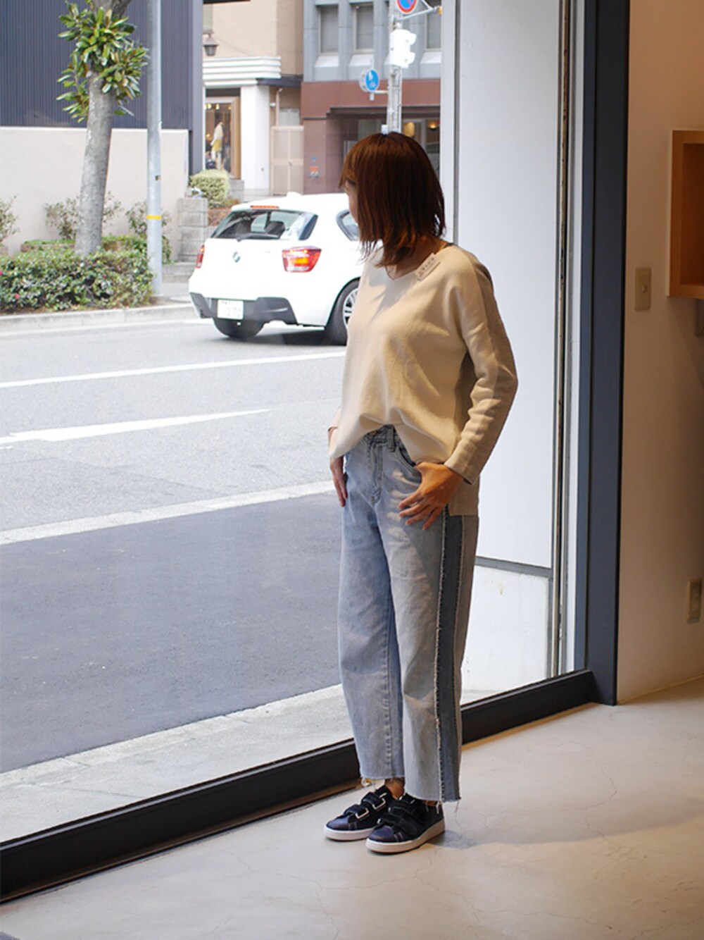 「デニム、カジュアル、ネイビー、スニーカーコーデ、 シンプル、Patrick、パトリック、カットオフ、韓国ブランド、ベルクロ」｜「PATRICKのOCEAN　V(オーシャン　ベロア)_NVY（スニーカー、ブルー系）」を使った、LB_HASEGAWAさん（レディース・159cm）の冬コーディネートの1枚目の写真