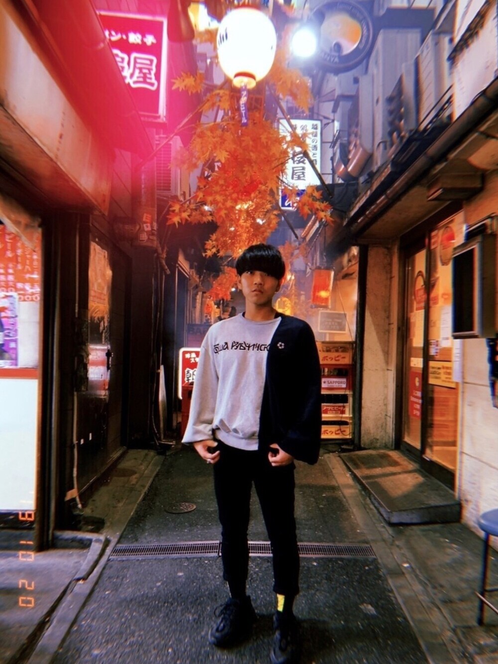 「ゴーシャラブチンスキー」｜「Gosha Rubchinskiyのアイテム（スウェット、グレー系）」を使った、りょーすけさん（メンズ・167cm）の秋コーディネートの1枚目の写真