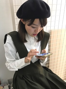 「近所の古着屋のアイテム（ハンチング/ベレー帽、ブラック系）」を使った、あさみもつさん（レディース）の冬コーディネート