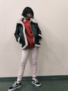 「red」｜「アイテム（スウェット）」を使った、勝田里奈さん（レディース・161cm）の秋コーディネート