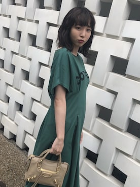 「高橋愛」｜「アイテム（ハンドバッグ）」を使った、勝田里奈さん（レディース・161cm）の夏コーディネート