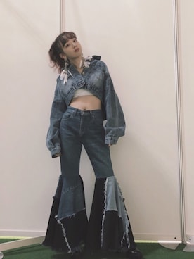 「勝田里奈」｜「アイテム（デニムジャケット）」を使った、勝田里奈さん（レディース・161cm）の秋コーディネート