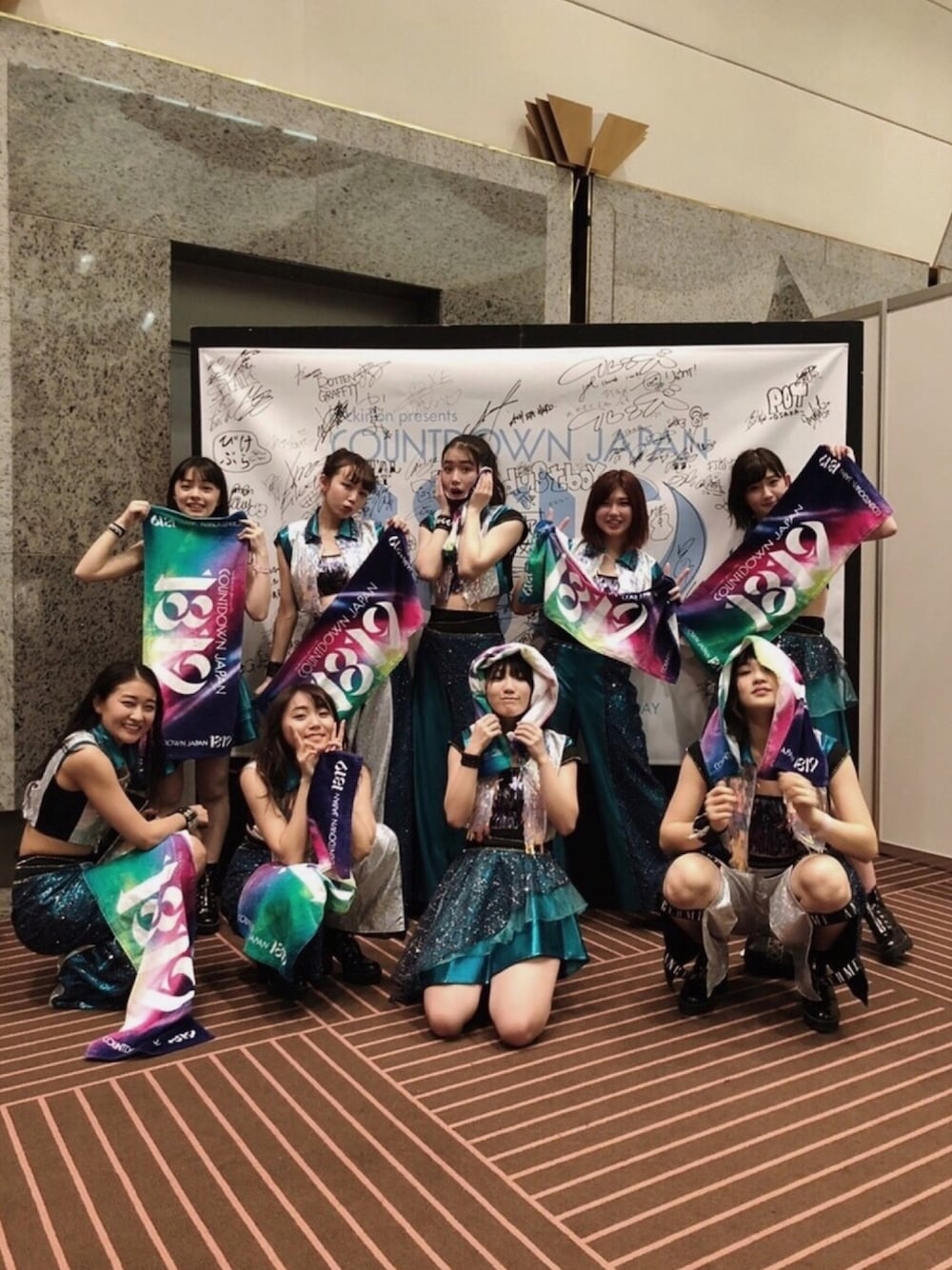 「勝田里奈、アンジュルム、ANGERME、衣装、ロッキン、幕張メッセ、Thank you」｜「ANGERMEのアイテム（その他、その他）」を使った、勝田里奈さん（レディース・161cm）の冬コーディネートの1枚目の写真