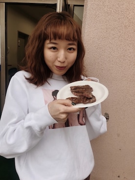 「勝田里奈」｜「アイテム（スウェット）」を使った、勝田里奈さん（レディース・161cm）の冬コーディネート
