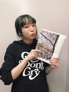 「勝田里奈」｜「アイテム（パーカー）」を使った、勝田里奈さん（レディース・161cm）の春コーディネート