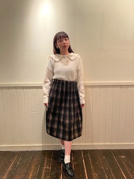「勝田里奈」｜「アイテム（スカート）」を使った、勝田里奈さん（レディース・161cm）の秋コーディネート