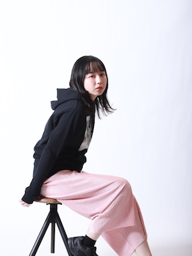「勝田里奈」｜「アイテム（パーカー）」を使った、勝田里奈さん（レディース・161cm）の冬コーディネート