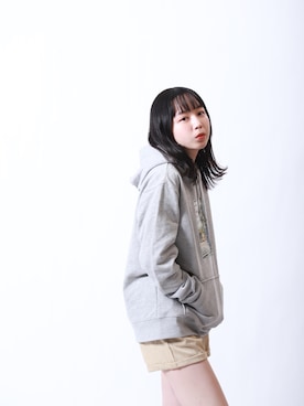 「勝田里奈」｜「アイテム（パーカー）」を使った、勝田里奈さん（レディース・161cm）の春コーディネート