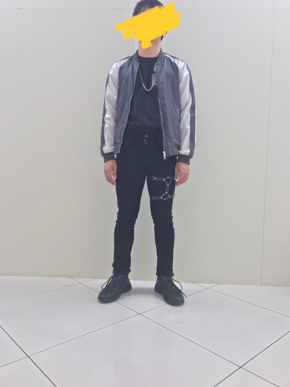 「STUDIOUS、スカジャン、NASA、PAGEBOY、黒スキニー、やっぱりストリートが好き、大学生」｜「STUDIOUSのブルゾン（ブルゾン、グレー系）」を使った、pyuanさん（メンズ・171cm）の秋コーディネートの1枚目の写真