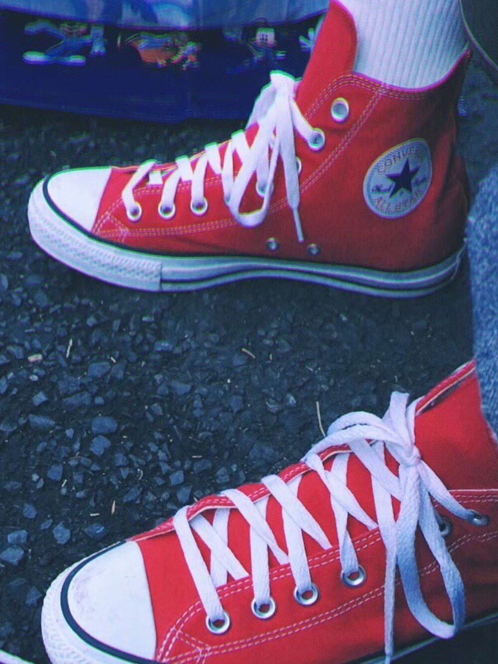 「CONVERSEのアイテム（スニーカー、レッド系）」を使った、dda6さん（メンズ・171cm）の冬コーディネートの1枚目の写真