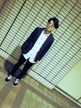「AZUL by moussy（アズールバイマウジー）のアイテム（テーラードジャケット）」を使った、トレンディヴンさん（メンズ・170cm）の春コーディネート