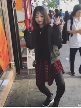 「Abercrombie&Fitch（アバークロンビーアンドフィッチ）のアイテム（MA-1）」を使った、Trang Trầnさん（レディース・163cm）の秋コーディネート