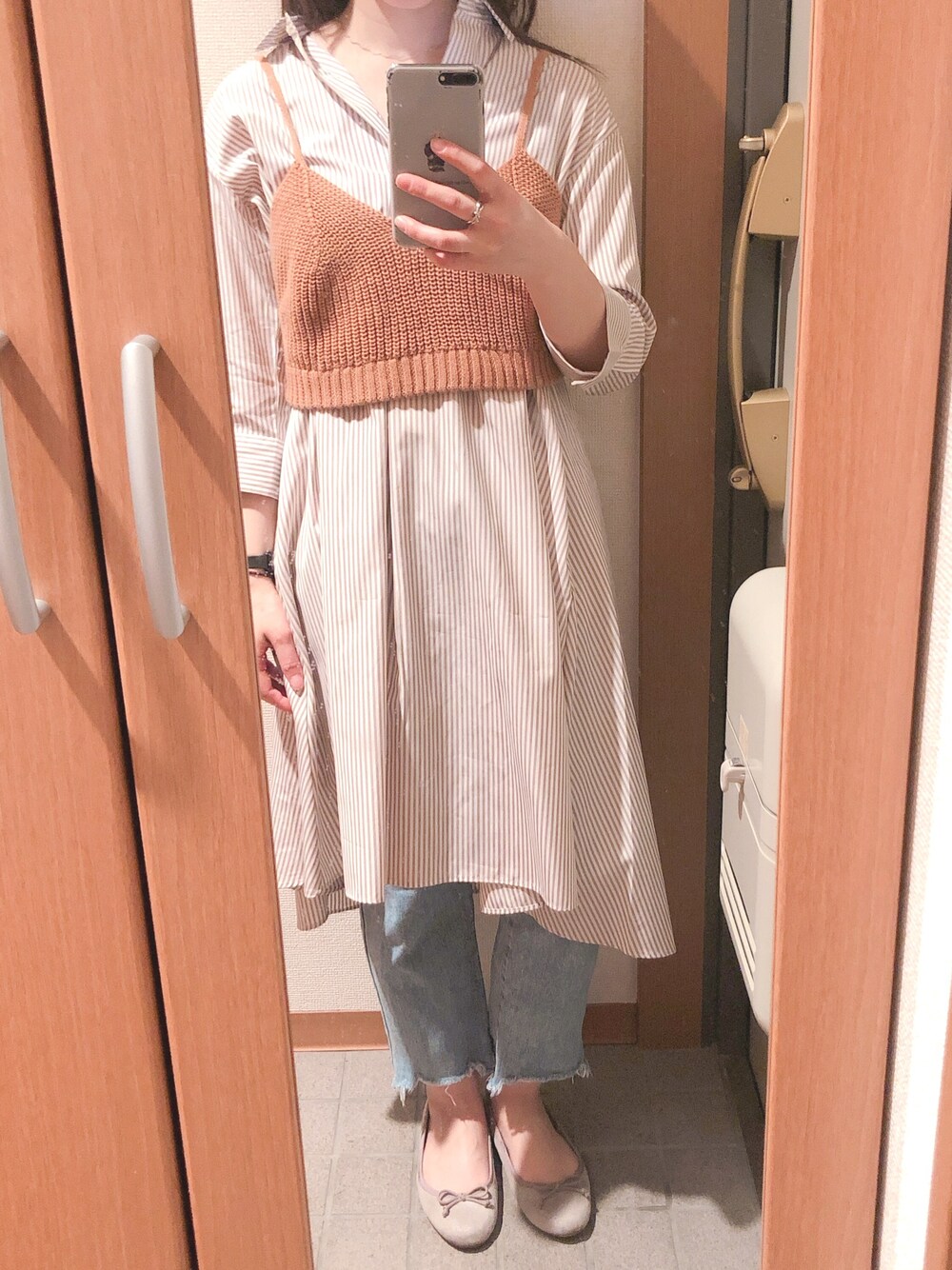 「春、シャツワンピース、ストライプ、UNIQLO、ベージュコーデ、ビスチェ」｜「UNIQLOのアイテム（シャツワンピース、ベージュ系）」を使った、rieko✴︎さん（レディース・156cm）の春コーディネートの1枚目の写真