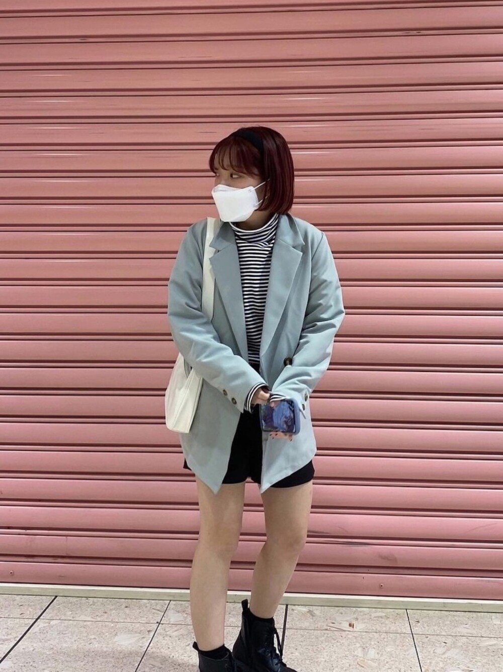 「#韓国ファッション、韓国コーデ」｜「SONAのアイテム（Tシャツ/カットソー、ブラック系）」を使った、ちひろさん（レディース・149cm）の冬コーディネートの1枚目の写真
