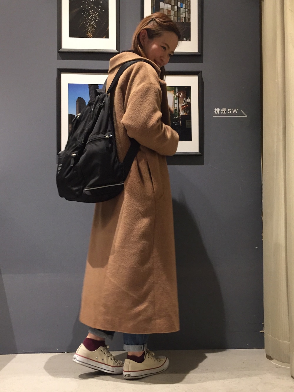 「おしゃれさんと繋がりたい、デニム、イーハイフンワールドギャラリー(E hyphen world gallery)、アメリカンホリック、AMERICANHOLIC、ロングコート、マリメッコ、リュックスタイル、コンバース、シンプルコーデ」｜「E hyphen world galleryのシャギールーズロングコート（テーラードジャケット、ベージュ系）」を使った、mamiraさん（レディース・156cm）の冬コーディネートの1枚目の写真